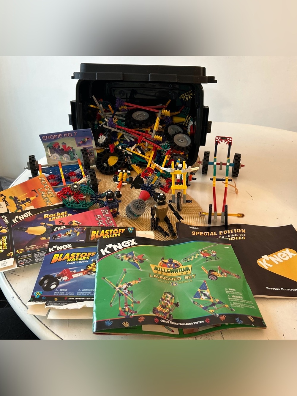 K'NEX Bulk Lot Parts Pieces Gears Rods Connectors Manuals Case +Over 300 pcs